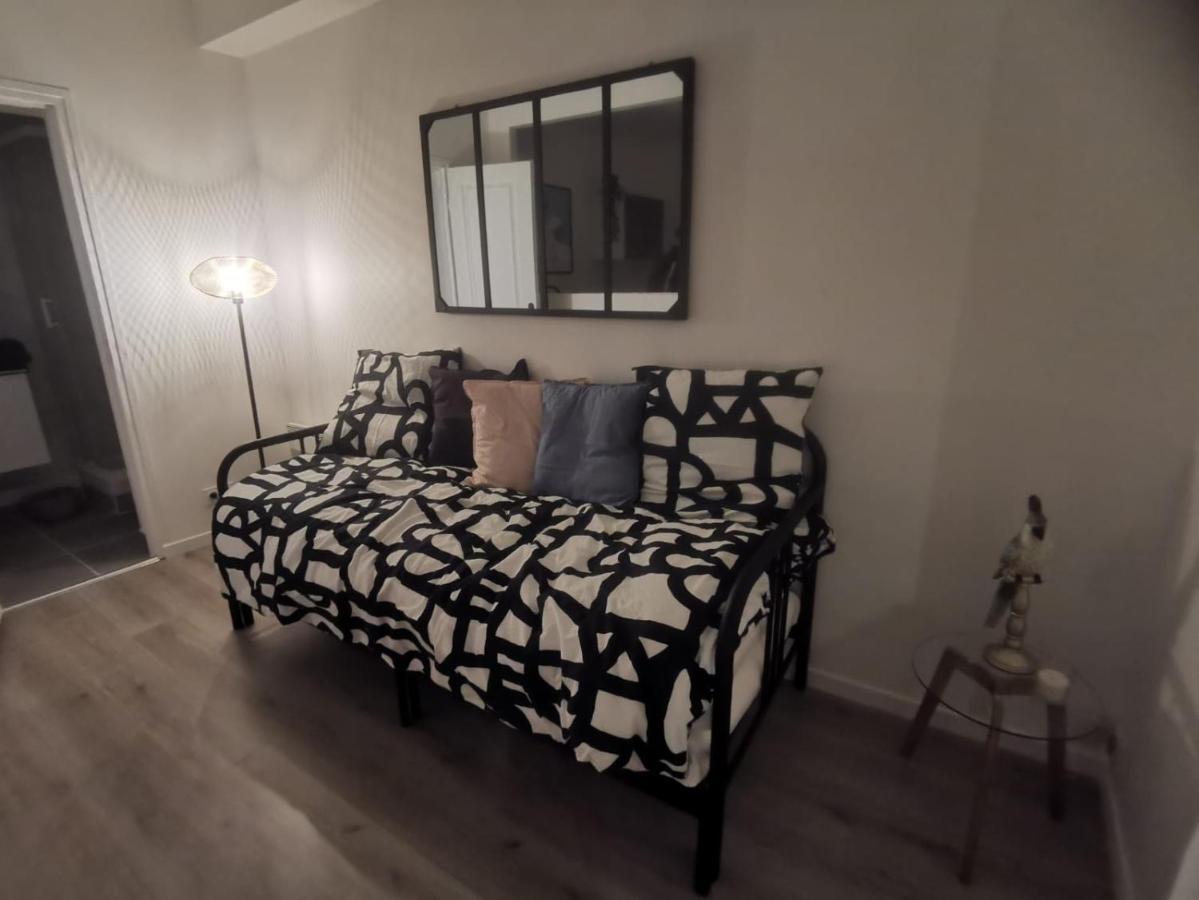 Ferienwohnung Studio Cosy Et Renove A 2 Pas Gare Reims Centre - Rue Exterior foto
